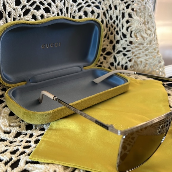 Gucci Sunglasses - Picture 3 of 6